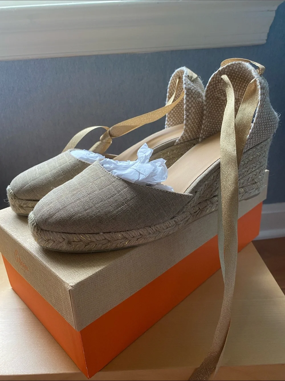 Castañer Low Carina Espadrille in Gold Canvas